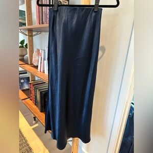 Aritzia Babaton Navy Satin Midi Skirt – Size 2 – Bias Cut